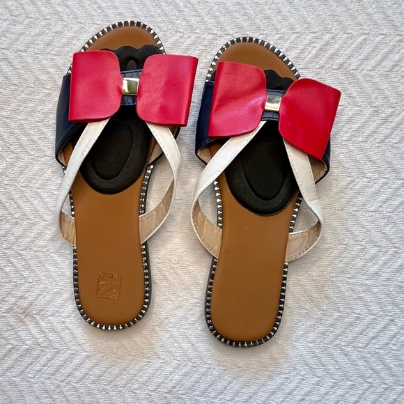 White, Navy Blue, w/Red Bow Sandals. Footbed Comfort Insert. US Size 5.5 - Picture 1 of 6